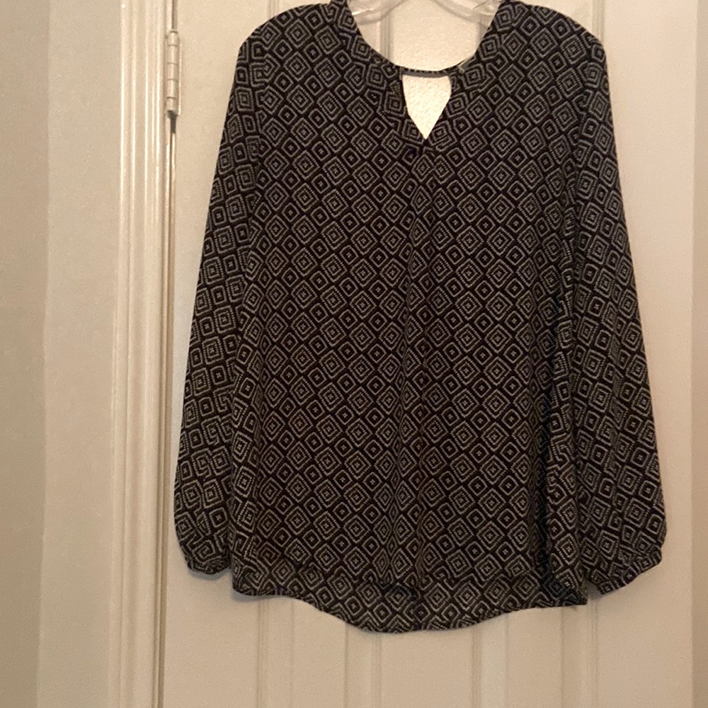 Black blouse with unique details - Picture 1 of 7